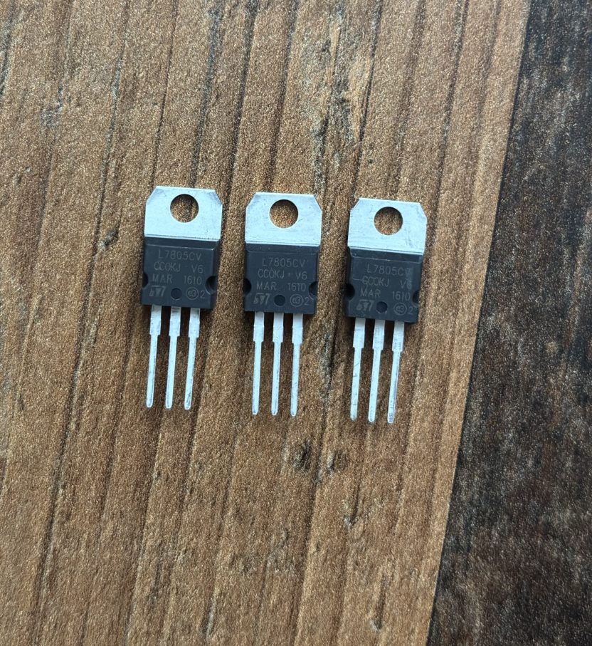 Stabilizátor ST L7805CV (5 V)