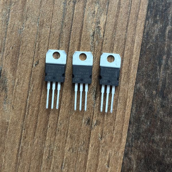 Stabilizátor ST L7805CV (5 V)