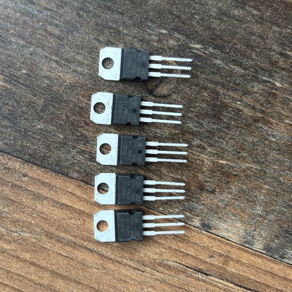Stabilizátor ST L7809CV (9 V)